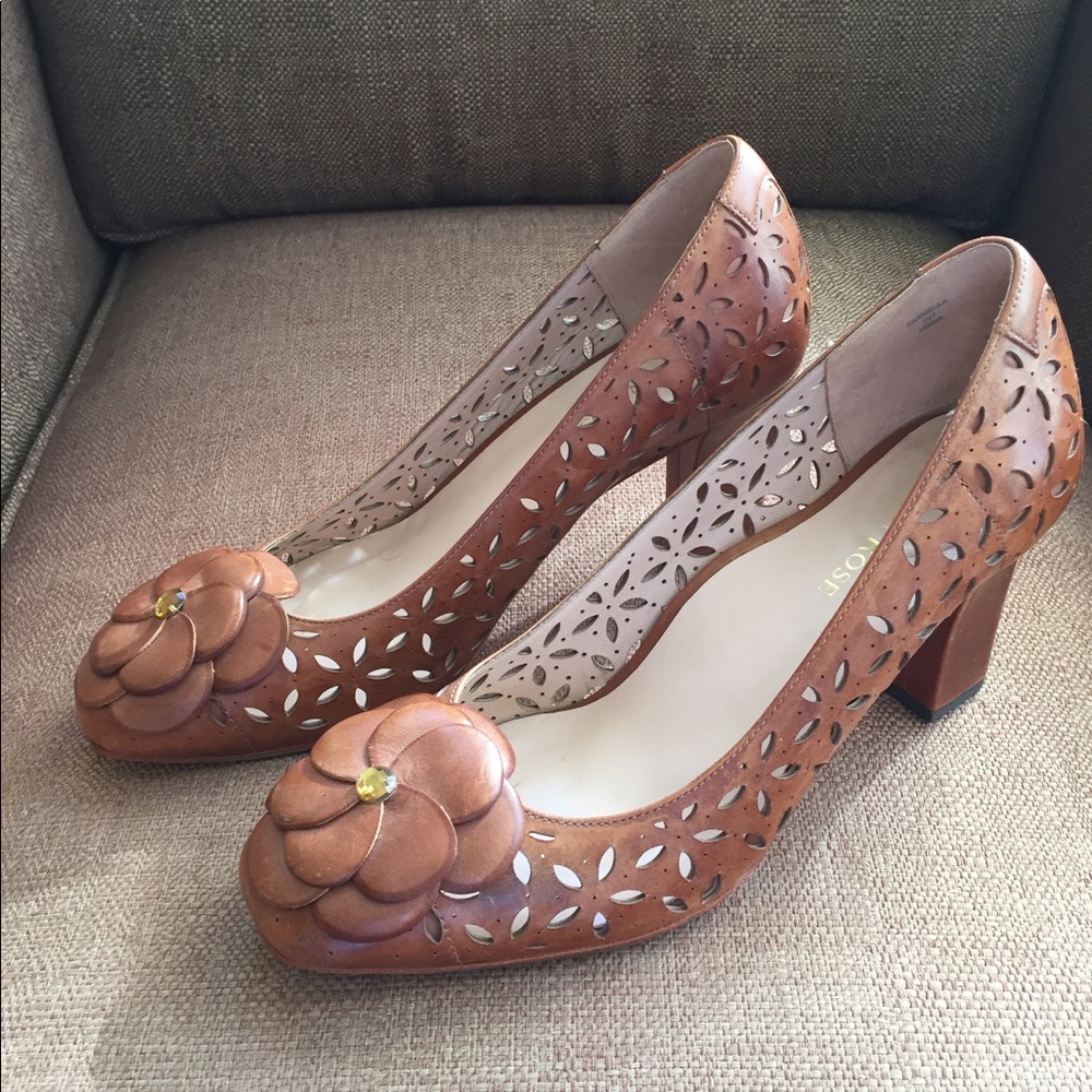 Taryn Rose Tan Pumps with Rose